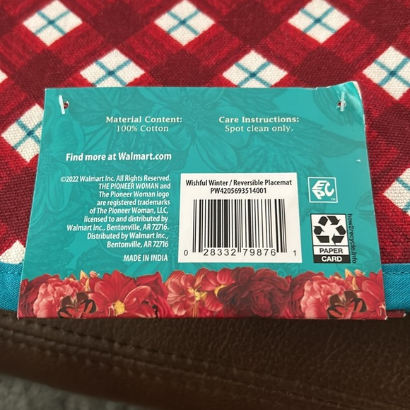 The Pioneer Woman Wishful Winter Reverasble Placemat lot of 6 Sz 14 “x 20 “ - Picture 8 of 8